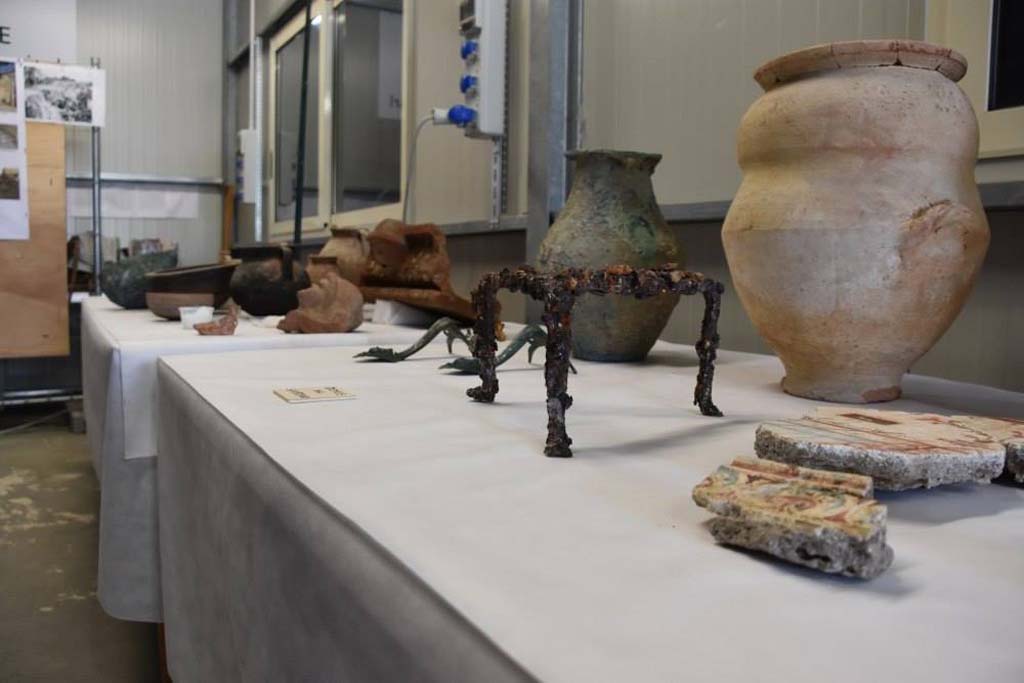 Regio V Pompeii. 2018. Finds from the 2018 excavations. 
Reperti dagli scavi del 2018.
Photograph © Parco Archeologico di Pompei.