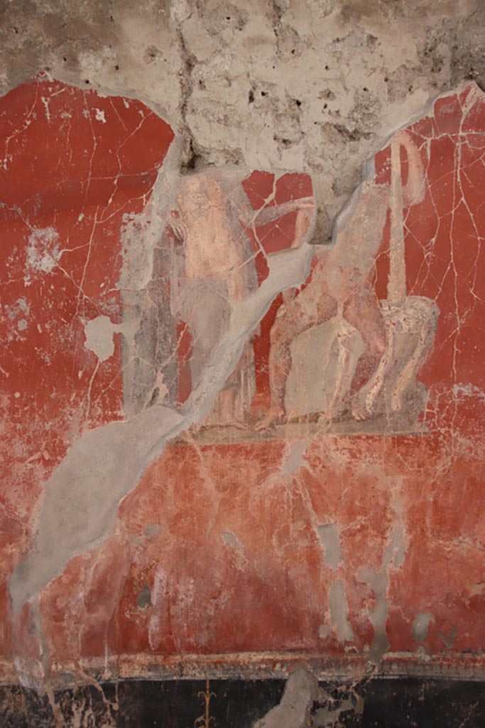 V.3 Pompeii. Casa del Giardino. October 2022.  
Room 3, central painting on west wall of triclinium showing Hercules. Photo courtesy of Klaus Heese.