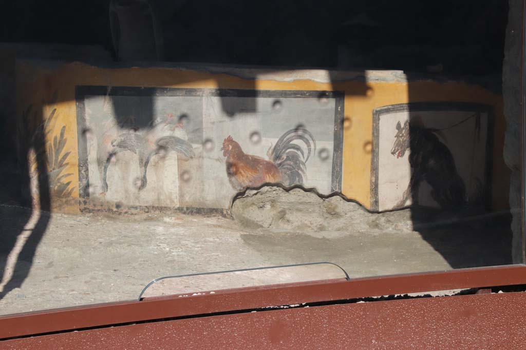 V.3 Pompeii, Thermopolium with painting of nereid. September 2021. 
West side of painted counter in bar-room. Photo courtesy of Klaus Heese.
