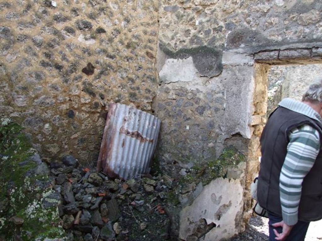 V.4.3 Pompeii.  March 2009.  Latrine in South west corner of Kitchen.