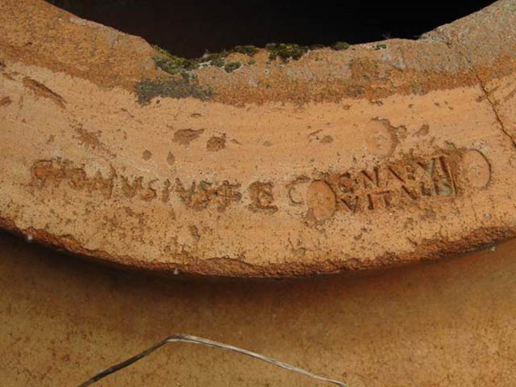 V.4.7 Pompeii. May 2003. On the rim of this dolia is a stamp
G NAEVI
VITALIS.
Also scratched on the rim is (D or G?)IONVSIVS F E C.
Photo courtesy of Nicolas Monteix.