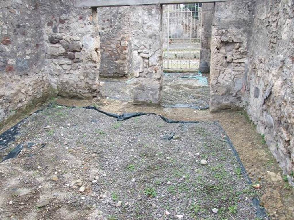 V.4.6/7 Pompeii. December 2007. Looking from second rear room of shop to entrance on Via di Nola.  
According to Sogliano –
found in this rear room where one entered from the doorway at V.4.8, (on the left, but doorway not included in the photo) were two skeletons, with other finds.
See Notizie degli Scavi di Antichità, 1899, (p.103)