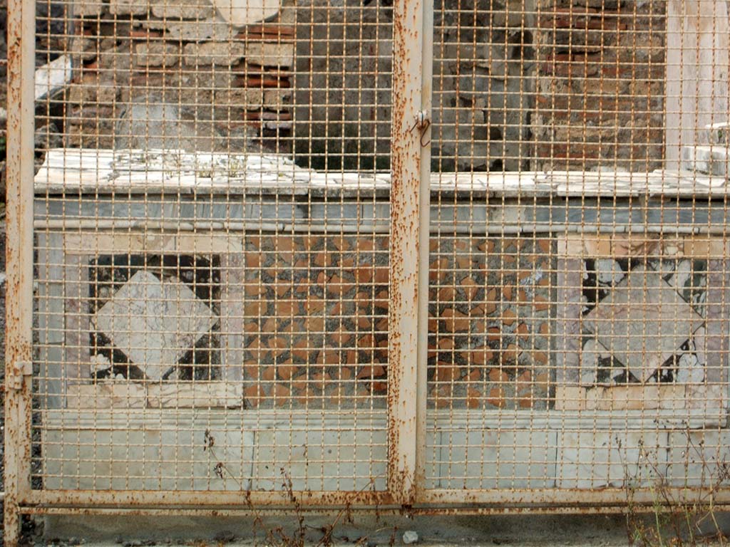 V.4.7 Pompeii. May 2005. Front of marble counter.