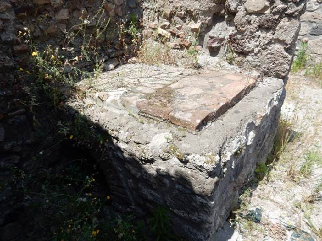 V.4.7 Pompeii. May 2017. Stone bench or hearth, with terracotta tiles on top. Photo courtesy of Buzz Ferebee.