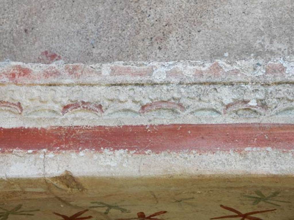 V.4.9 Pompeii. May 2017. Painted stucco on top edge of lararium niche. Photo courtesy of Buzz Ferebee.
