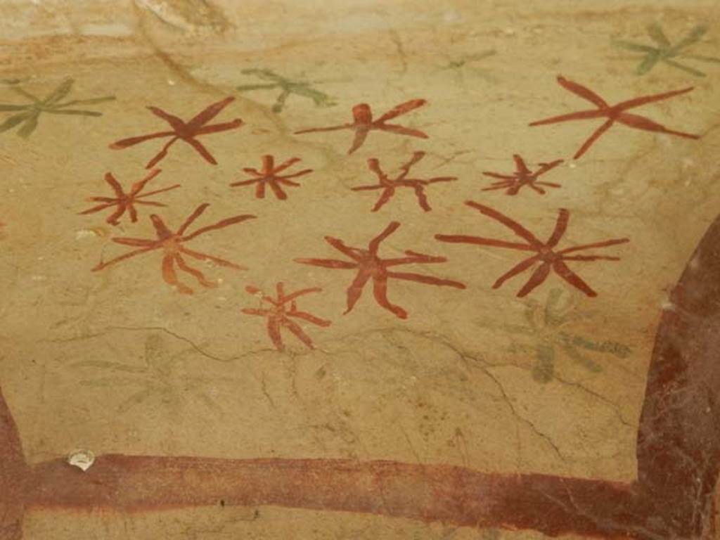 V.4.9 Pompeii. May 2017. Detail of painted red and green star-like ornaments on ceiling of lararium niche.  Photo courtesy of Buzz Ferebee.