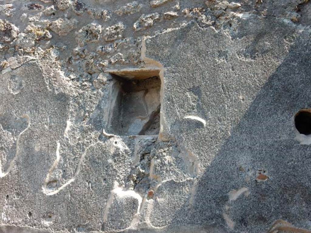 V.4.9 Pompeii. May 2017. Upper south wall with recess. Photo courtesy of Buzz Ferebee.