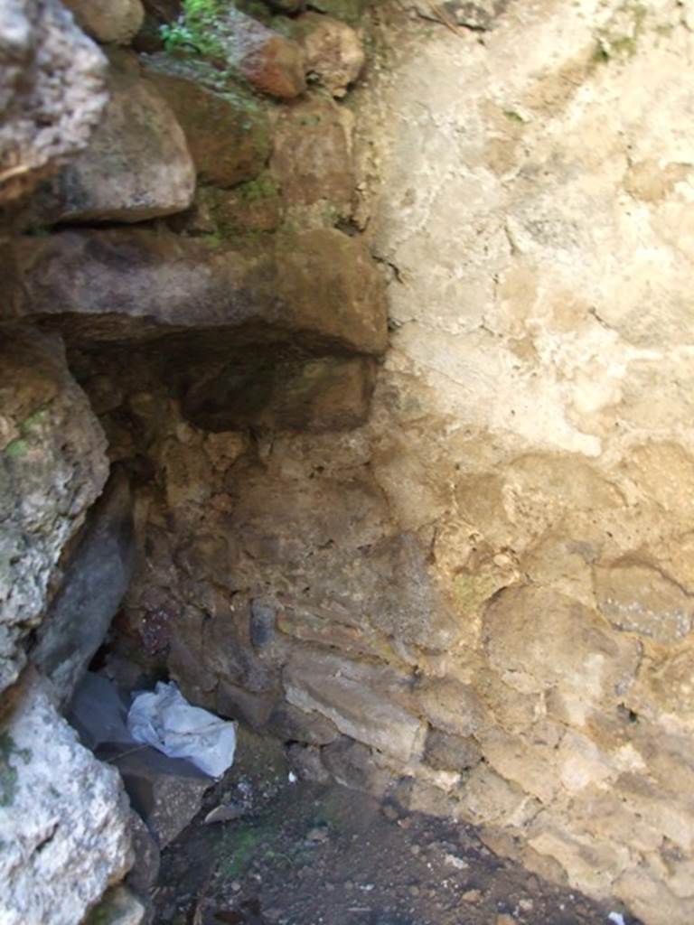 V.4.10 Pompeii.    March 2009. East end of Latrine and dog kennel.