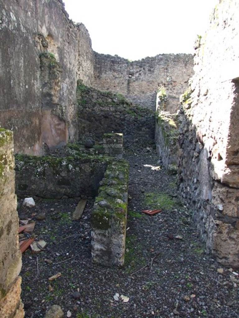 V.4.10 Pompeii.    March 2009. Looking west towards entrance to small room, on south side.