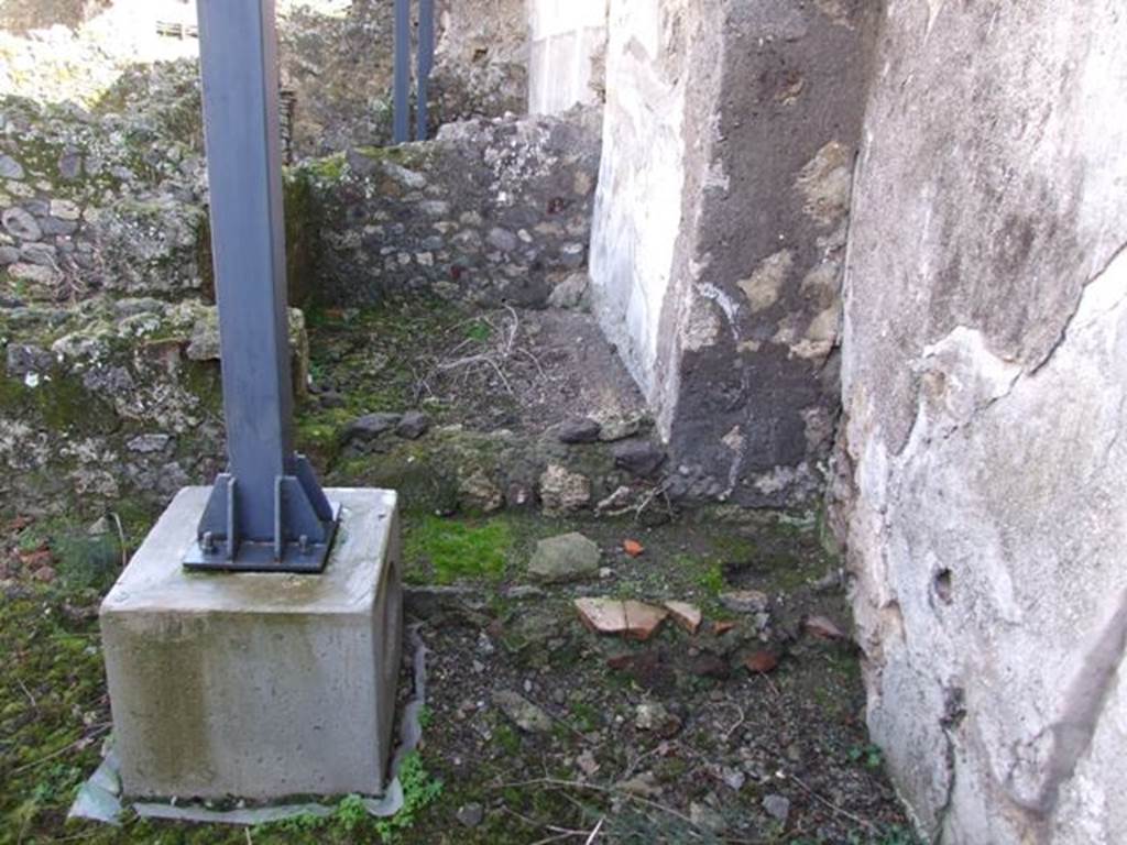 V.4.13 Pompeii. March 2009. Garden, south-east corner. Looking east into diaeta across remains of gutter.