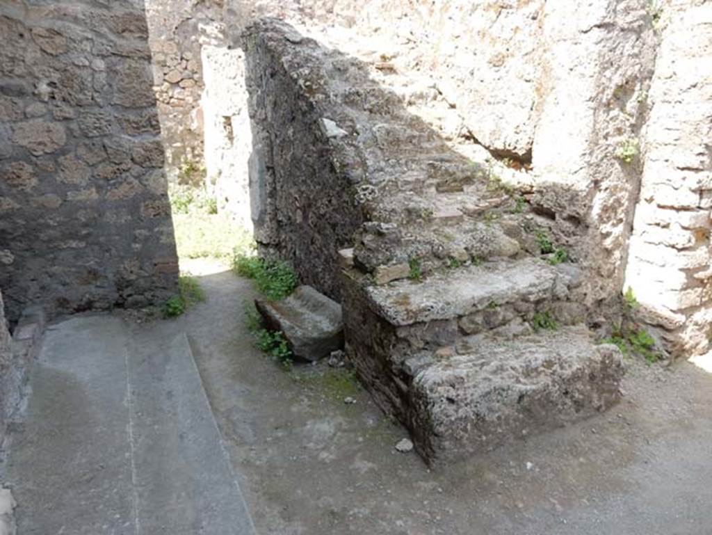 V.4.a Pompeii. May 2015. Steps to upper floor. Photo courtesy of Buzz Ferebee.