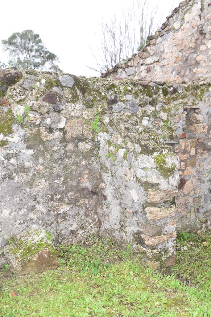 V.4.a Pompeii. March 2018. 
Room ‘p’, west wall and north-west corner, with doorway into room ‘q’, on right.
Foto Annette Haug, ERC Grant 681269 DÉCOR.