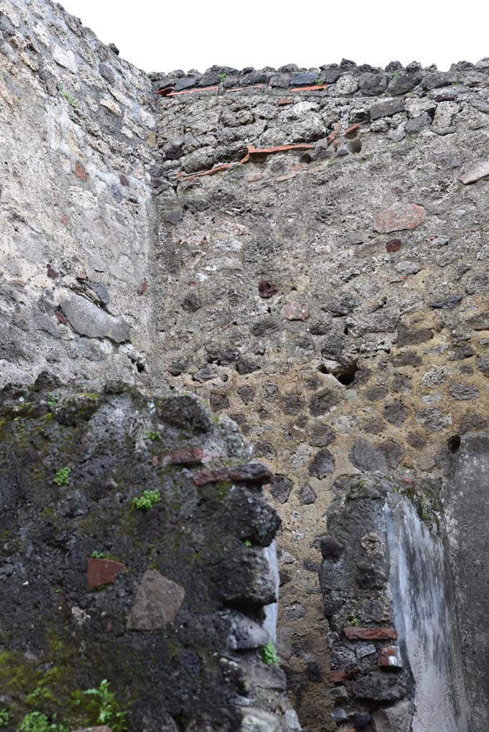 V.4.a Pompeii. March 2018. Room ‘r’, upper east wall in north-east corner, above doorway. 
Foto Annette Haug, ERC Grant 681269 DÉCOR.