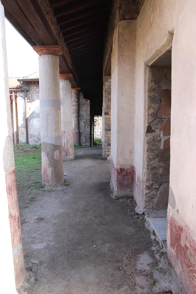 V.4.a Pompeii. October 2023.
Room ‘l’ (L), looking east along south portico of garden area towards the rear doorway at V.4.11, in centre.      
Photo courtesy of Klaus Heese.