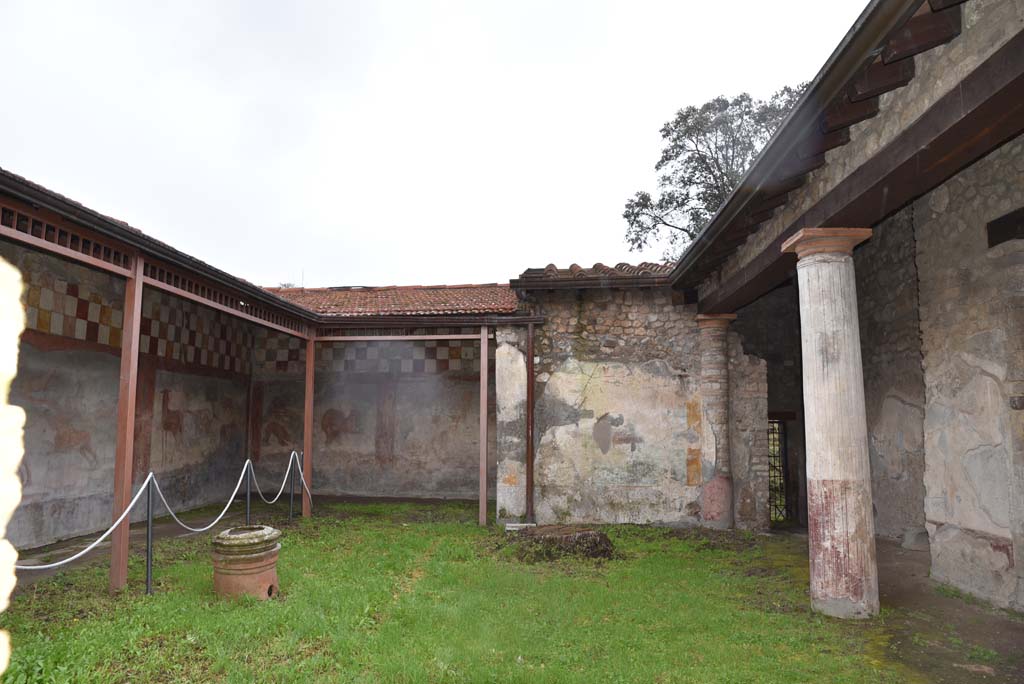 V.4.a Pompeii. March 2018. Room ‘l’ (L), looking east across garden area.      
Foto Annette Haug, ERC Grant 681269 DÉCOR