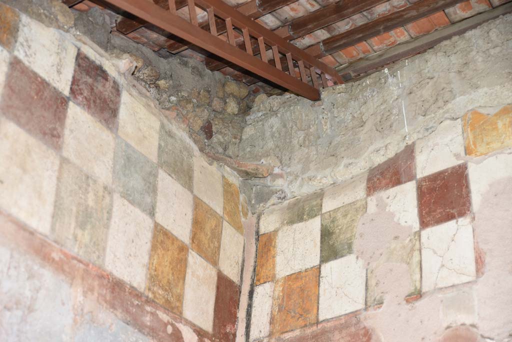 V.4.a Pompeii. March 2018. Room ‘l’ (L),  detail from upper north-west corner.     
Foto Annette Haug, ERC Grant 681269 DÉCOR