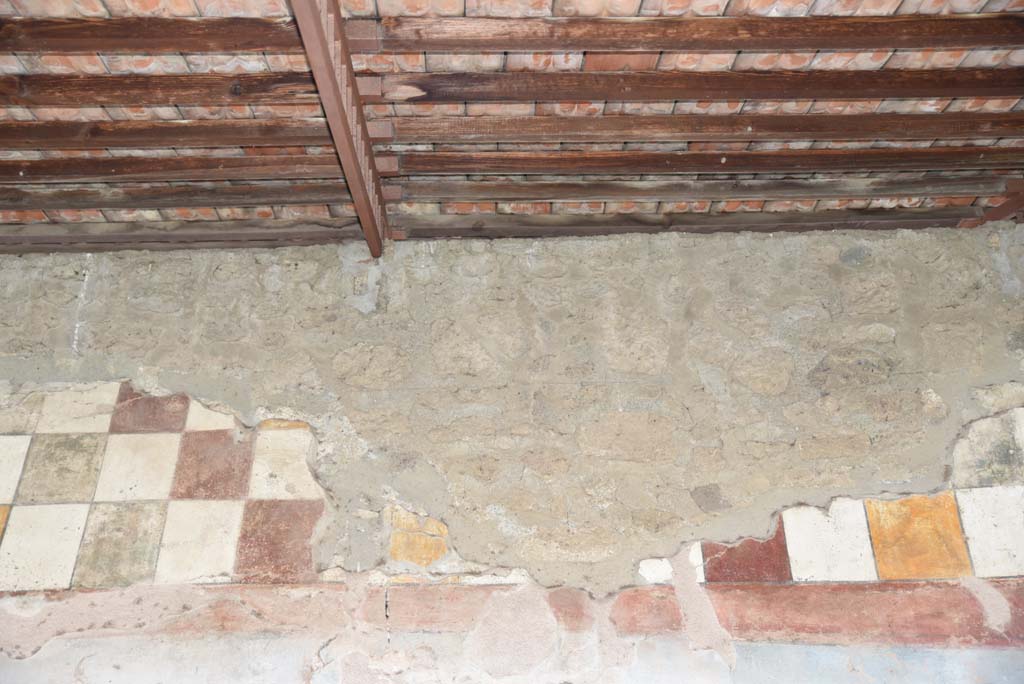V.4.a Pompeii. March 2018. Room ‘l’ (L), detail from upper north wall.       
Foto Annette Haug, ERC Grant 681269 DÉCOR