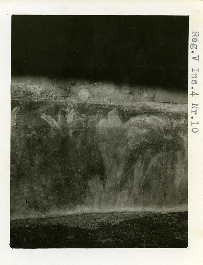V.4.a/11 Pompeii, but shown as V.4.10 on photo). Pre-1937-39. Detail of painted zoccolo from north wall. 
Photo courtesy of American Academy in Rome, Photographic Archive. Warsher collection no. 1688