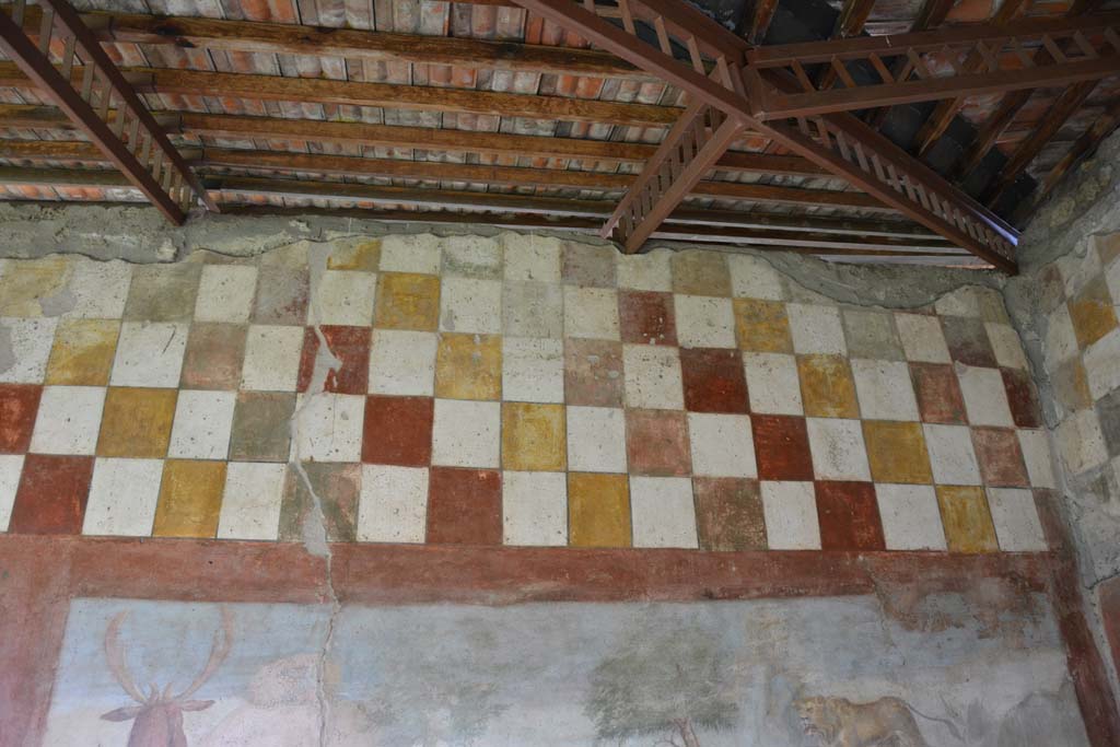 V.4.a Pompeii. March 2018. Room ‘l’ (L), detail from upper north wall at east end.      
Foto Annette Haug, ERC Grant 681269 DÉCOR