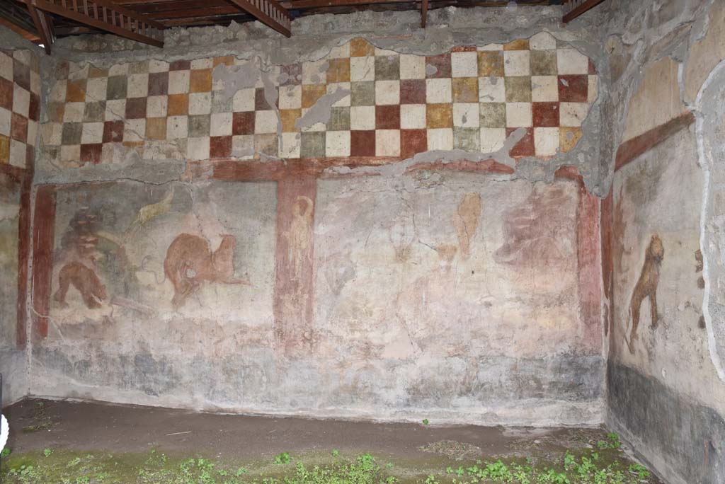 V.4.a Pompeii. March 2018. Room ‘l’ (L), looking towards east wall, and south-east corner, on right.      
Foto Annette Haug, ERC Grant 681269 DÉCOR