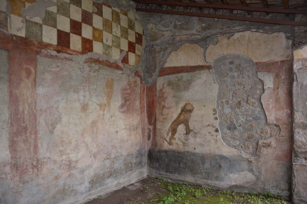 V.4.a Pompeii. March 2018. Room ‘l’ (L), south-east corner of garden area.      
Foto Annette Haug, ERC Grant 681269 DÉCOR