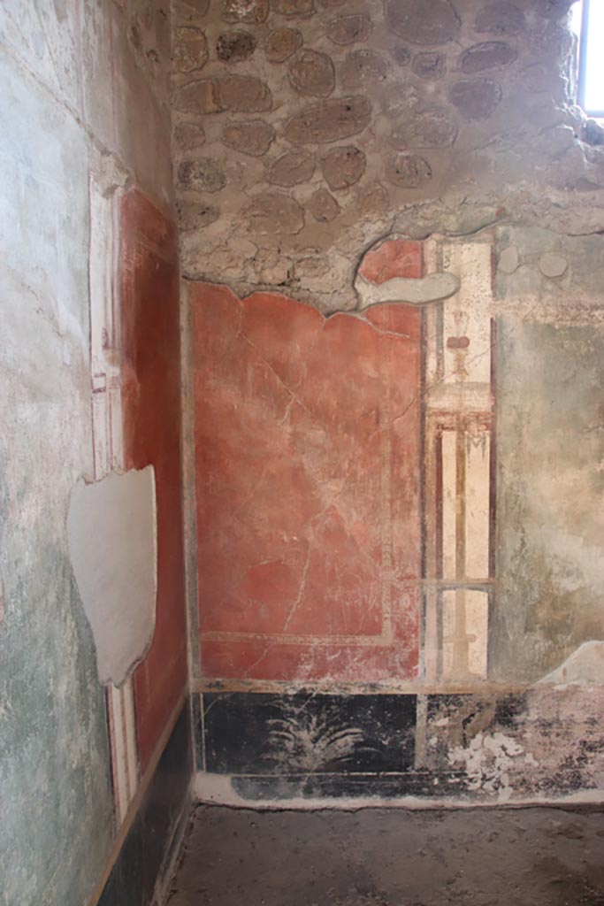 V.4.a Pompeii. October 2023. 
Room ‘s’, south wall in south-east corner. Photo courtesy of Klaus Heese.