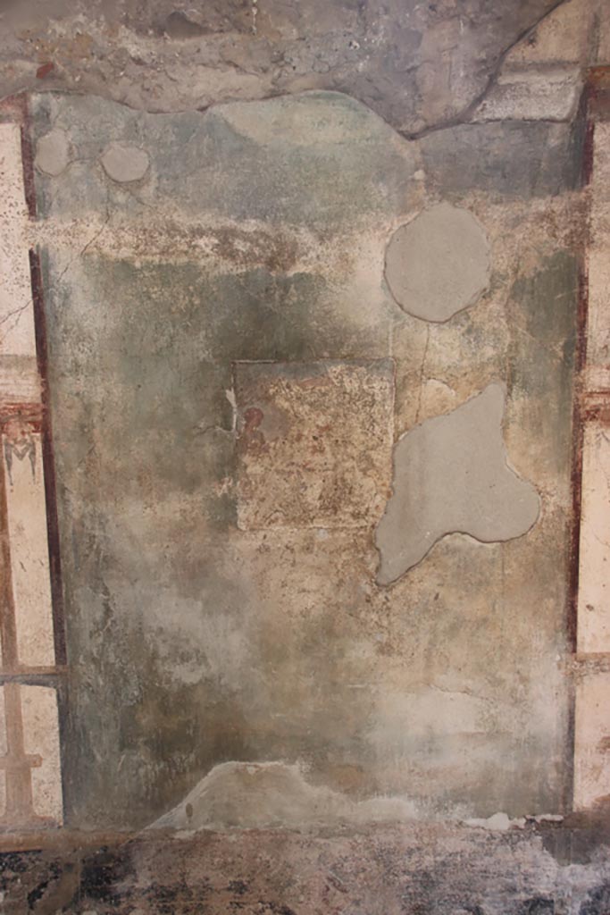 V.4.a Pompeii. October 2023. 
Room ‘s’, central panel on south wall of summer triclinium. Photo courtesy of Klaus Heese.