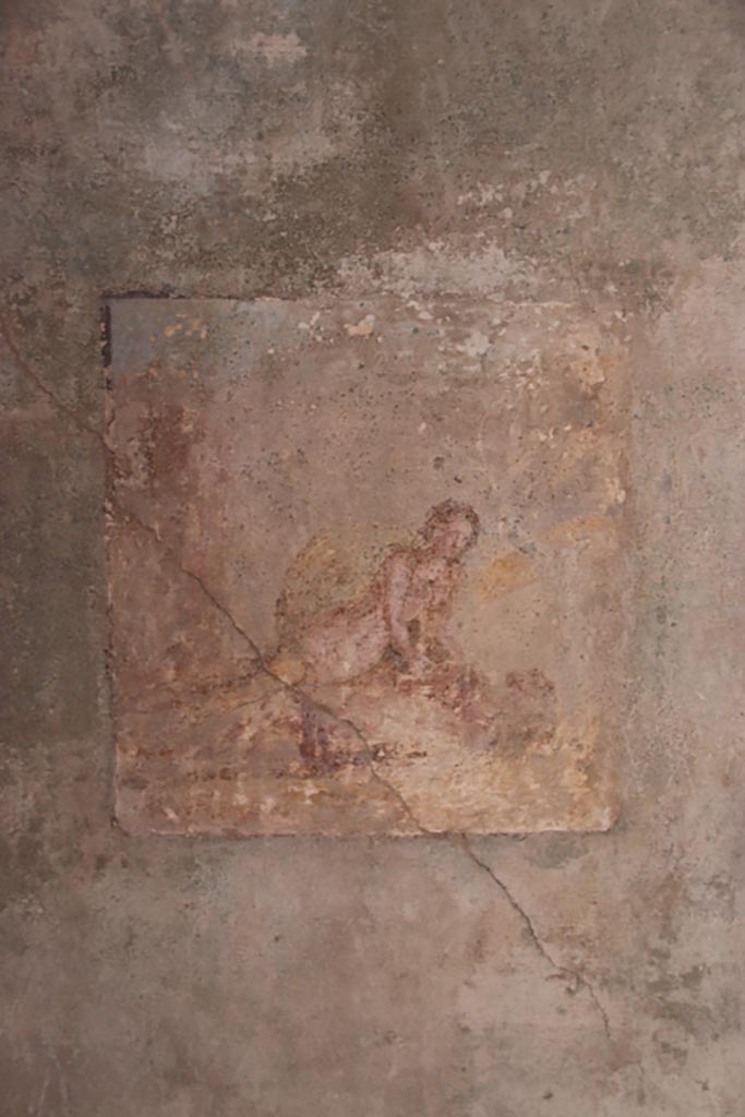 V.4.a Pompeii. October 2023. 
Room ‘s’, west wall with painting of Pyramus and Thisbe. Photo courtesy of Klaus Heese.