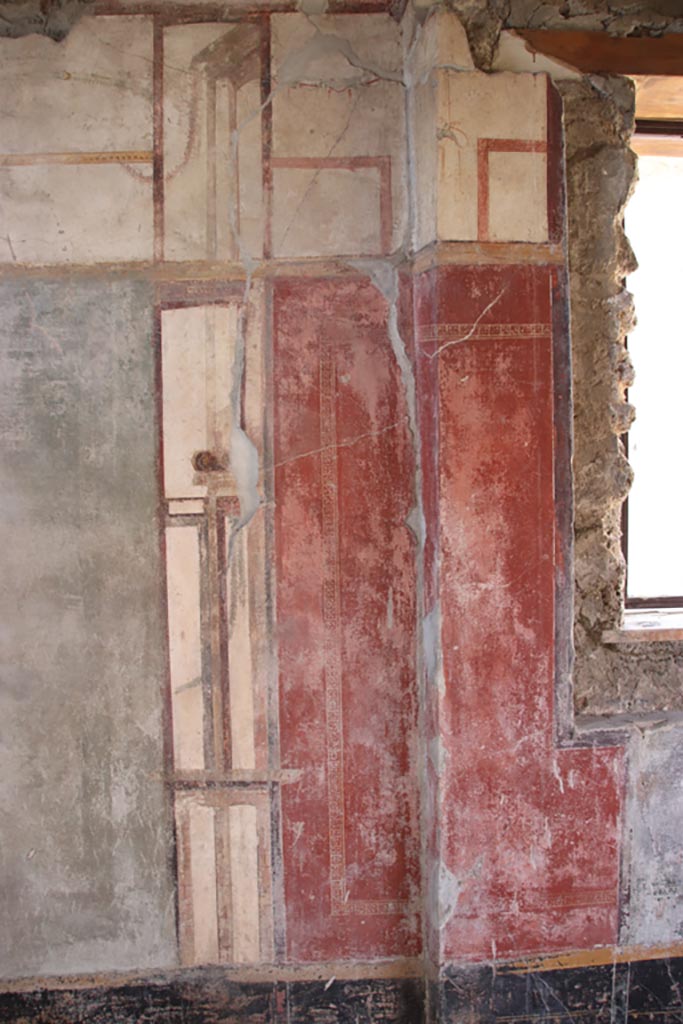 V.4.a Pompeii. October 2023. 
Room ‘s’, detail from west wall on south side of window. Photo courtesy of Klaus Heese.