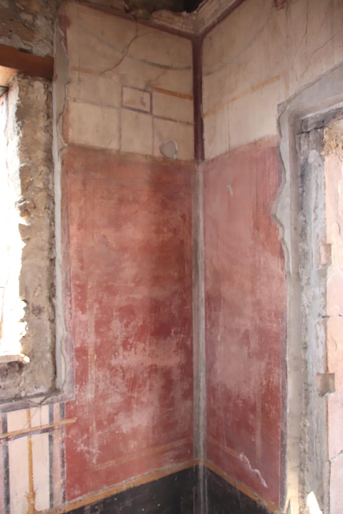 V.4.a Pompeii. October 2023. 
Room ‘s’, detail from north-west corner. Photo courtesy of Klaus Heese.