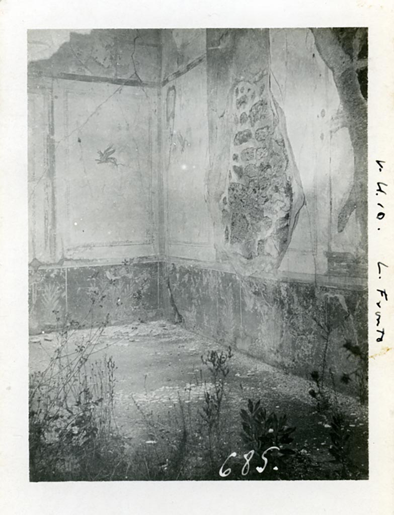 V.4.a Pompeii but shown as V.4.10 and L. Fronto on photo. Pre-1937-39. 
Room ‘u’. please note - this may, or may not, be the correct room for this photo.
Photo courtesy of American Academy in Rome, Photographic Archive. Warsher collection no. 685.