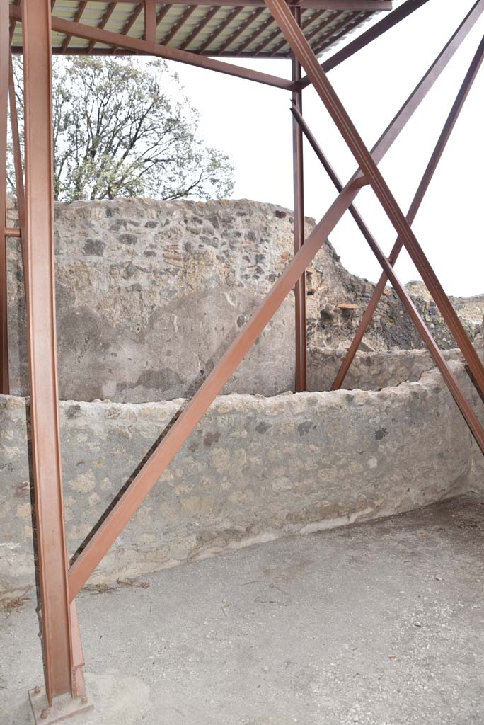 V.4.a Pompeii. March 2018. Room ‘u’, looking towards east wall at south end.
Foto Annette Haug, ERC Grant 681269 DÉCOR.