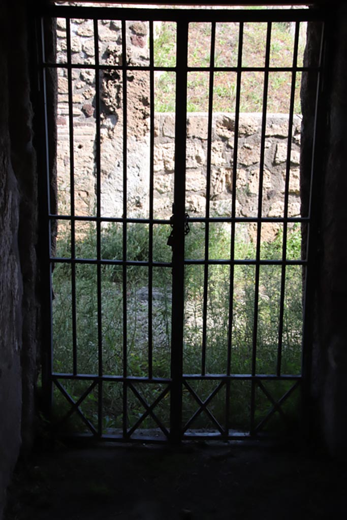 V.4.11/V.4.a Pompeii. October 2023. 
Looking east to vicolo from rear doorway at V.4.11. Photo courtesy of Klaus Heese.