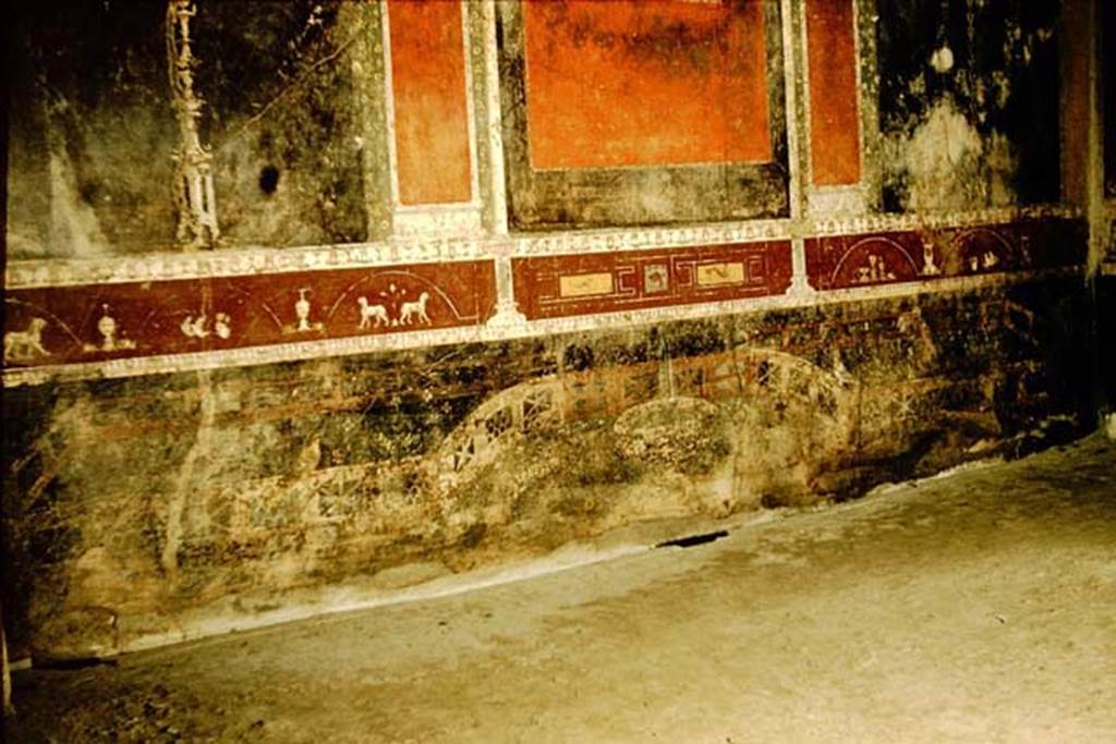 V.4.a Pompeii. 1957. Lower part of north wall of tablinum with remains of garden wall painting. Photo by Stanley A. Jashemski. 
Source: The Wilhelmina and Stanley A. Jashemski archive in the University of Maryland Library, Special Collections (See collection page) and made available under the Creative Commons Attribution-Non Commercial License v.4. See Licence and use details.
J57f0611