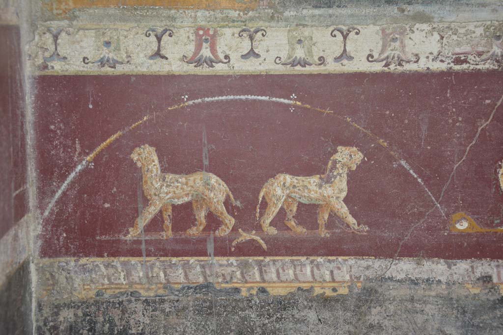 V.4.a Pompeii. March 2018. Room ‘h’, detail from painted predella above zoccolo on north wall at west end. 
Foto Annette Haug, ERC Grant 681269 DÉCOR.