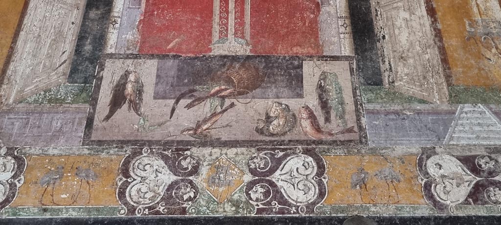 V.4.a Pompeii. January 2023. 
Room ‘h’, detail from painted still-life panel on upper centre of south wall. Photo courtesy of Miriam Colomer.