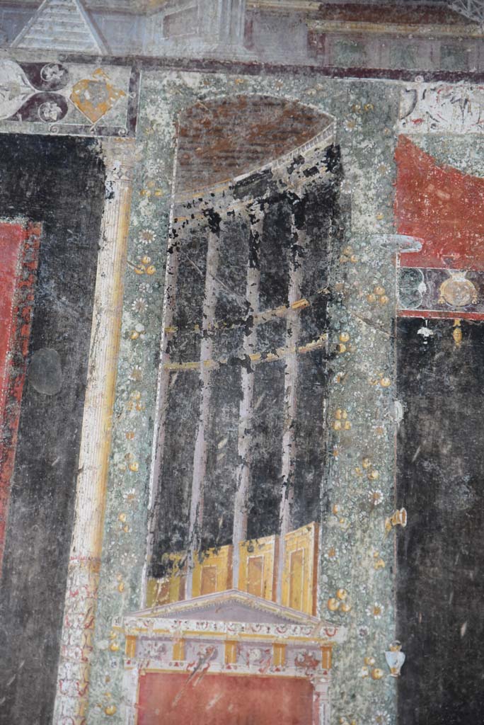 V.4.a Pompeii. March 2018. 
Room ‘h’, detail of upper part of separating panel on west side of central panel and black side panel of south wall.
Foto Annette Haug, ERC Grant 681269 DÉCOR.