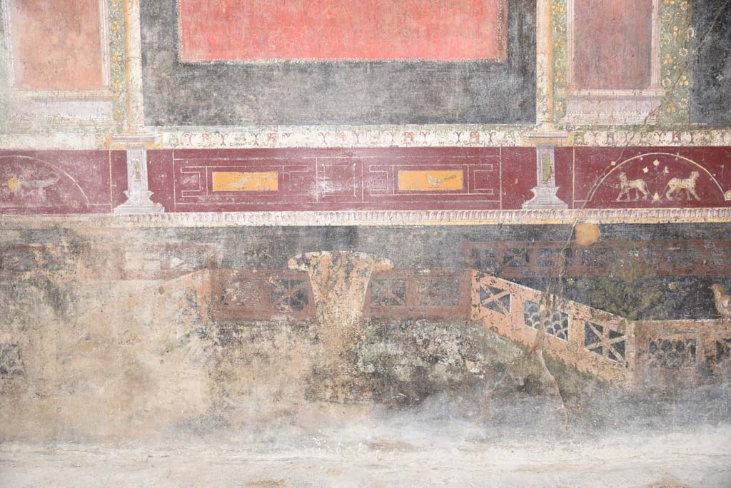 V.4.a Pompeii. March 2018. 
Room ‘h’, enhanced detail of garden painting with fountain in centre of zoccolo on lower south wall of tablinum.
Foto Annette Haug, ERC Grant 681269 DÉCOR.