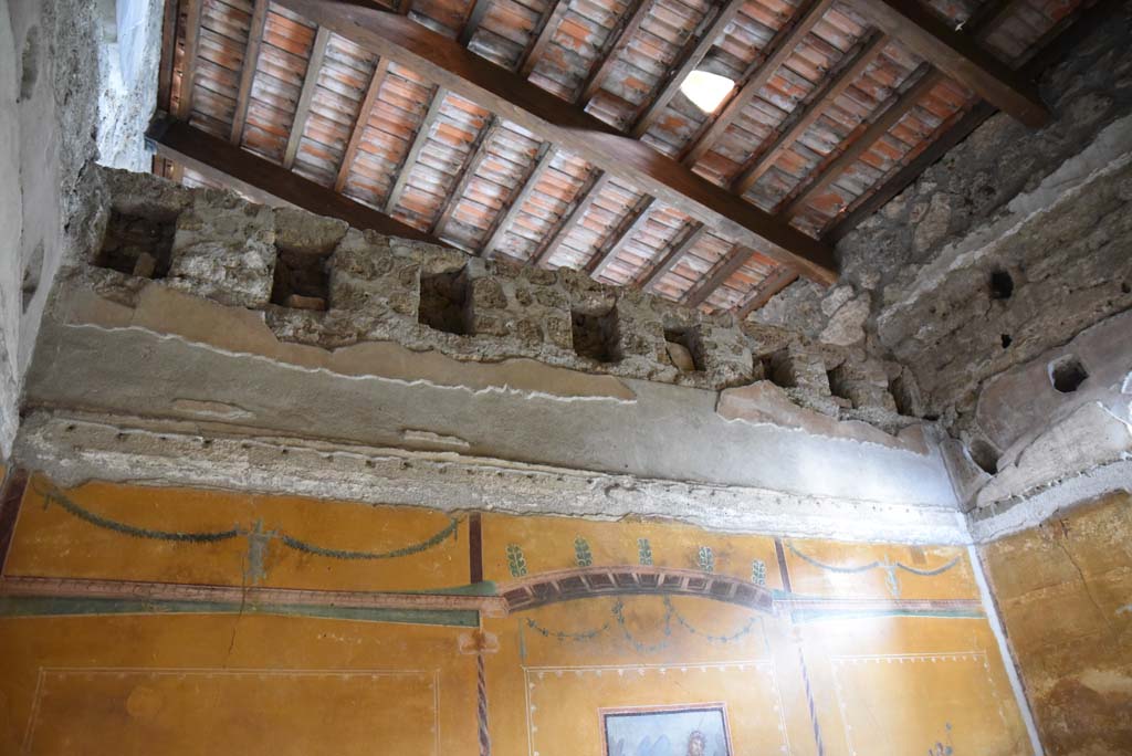V.4.a Pompeii. March 2018. Room ‘i’, upper north wall with north-east corner, on right.    
Foto Annette Haug, ERC Grant 681269 DÉCOR.