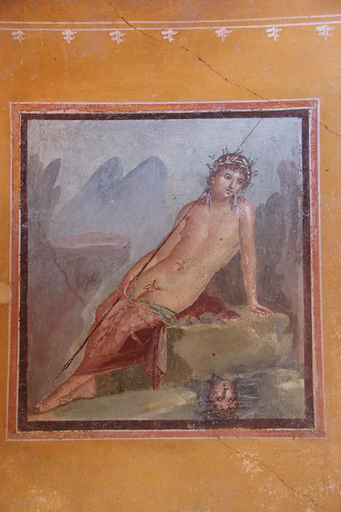V.4.a Pompeii. October 2024.
Room ‘i’, north wall of cubiculum, with centre wall painting of Narcissus at the fountain. 
Photo courtesy of Klaus Heese.
