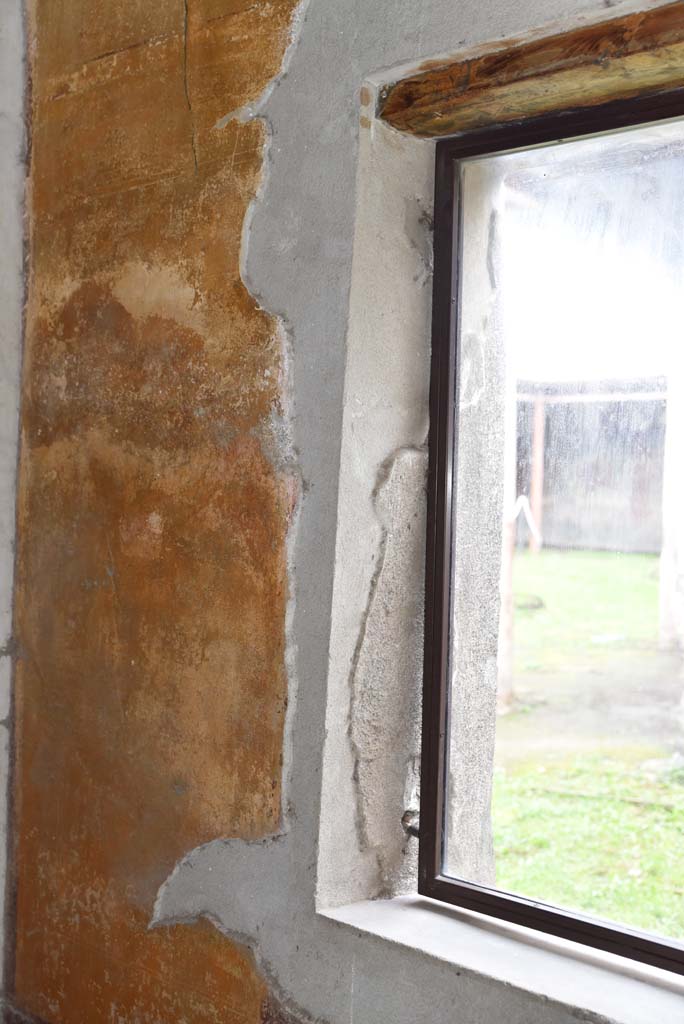 V.4.a Pompeii. March 2018. Room ‘i’, detail from north side of window in east wall.      
Foto Annette Haug, ERC Grant 681269 DÉCOR