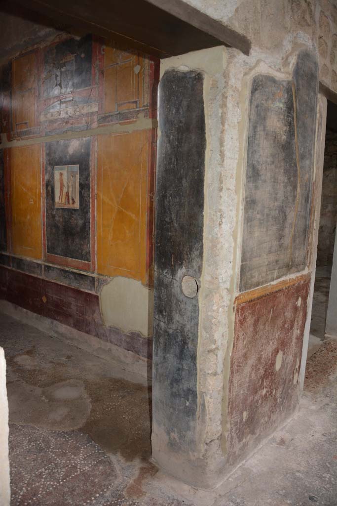 V.4.a Pompeii. March 2018. Room ‘g’, west side of doorway. 
Foto Annette Haug, ERC Grant 681269 DÉCOR.