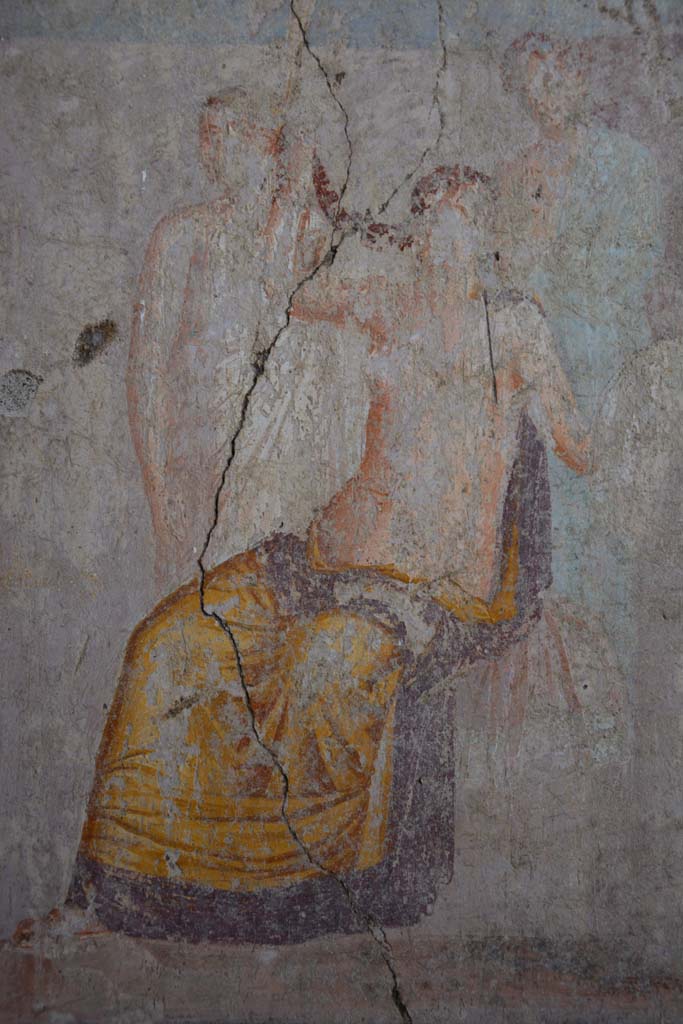 V.4.a Pompeii. March 2018. 
Room ‘g’, east wall, detail from central wall painting of the Toilet of Venus or the Toilette of Aphrodite.
Foto Annette Haug, ERC Grant 681269 DÉCOR.