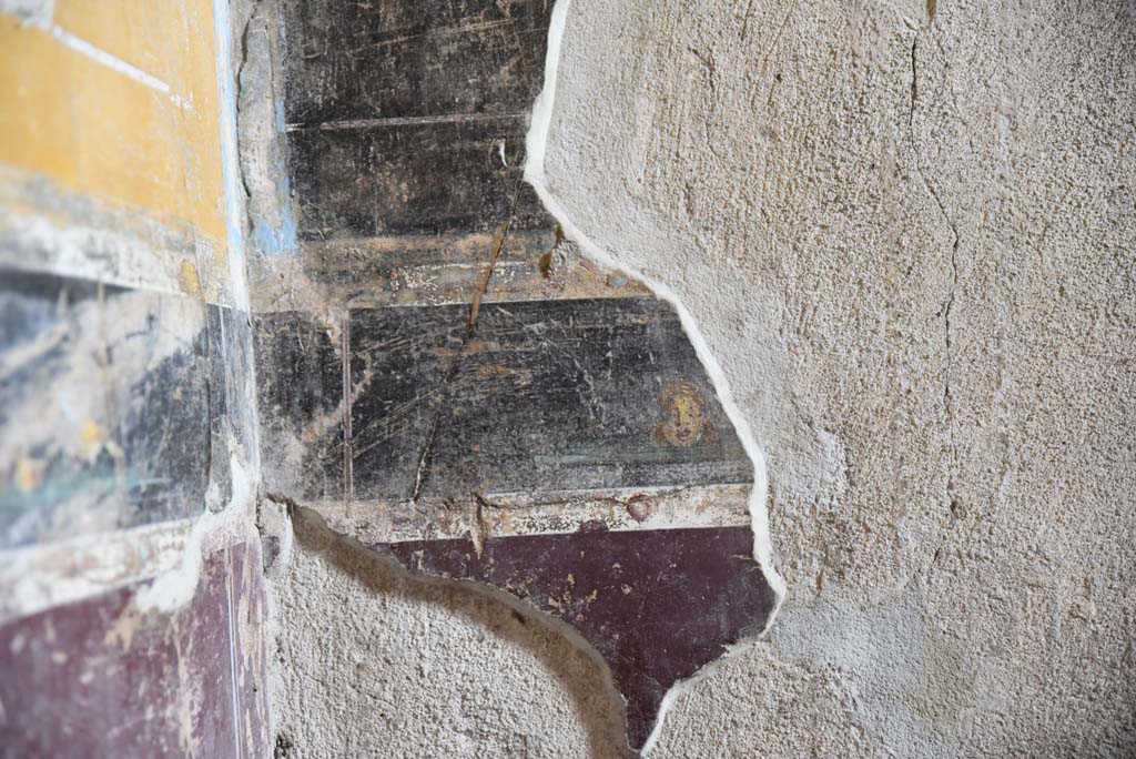V.4.a Pompeii. March 2018. Room ‘g’, detail from lower east wall at north end.  
Foto Annette Haug, ERC Grant 681269 DÉCOR.