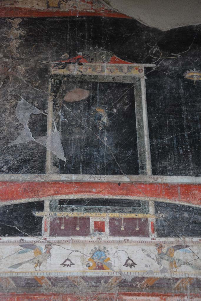 V.4.a Pompeii. March 2018. Room ‘g’, upper west wall, detail from centre of panel.  
Foto Annette Haug, ERC Grant 681269 DÉCOR.