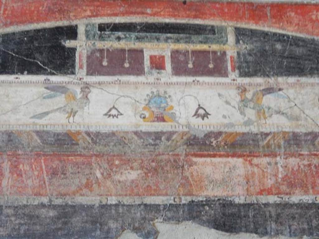 V.4.a Pompeii. May 2015. Detail from upper centre of west wall of cubiculum. 
Photo courtesy of Buzz Ferebee.