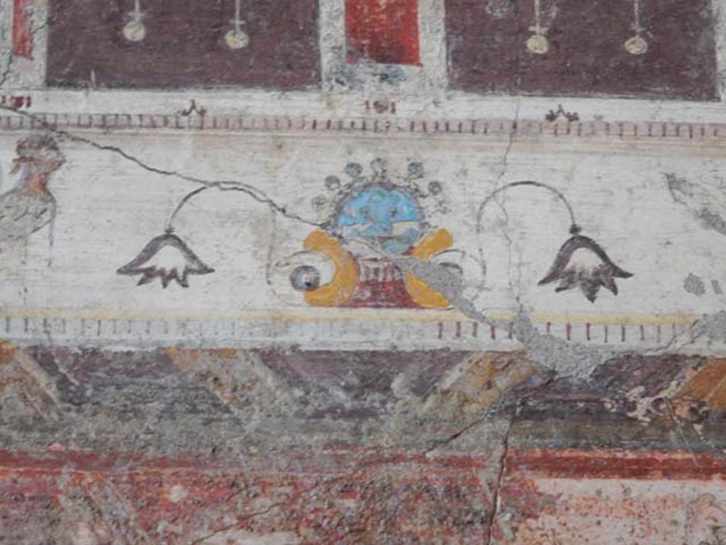 V.4.a Pompeii. May 2015. Detail from upper centre of west wall of cubiculum. 
Photo courtesy of Buzz Ferebee.