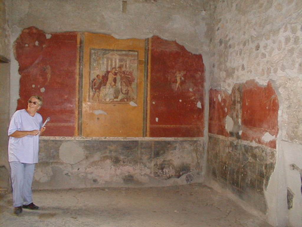 V.4.a Pompeii.  September 2004. Winter triclinium, looking east.