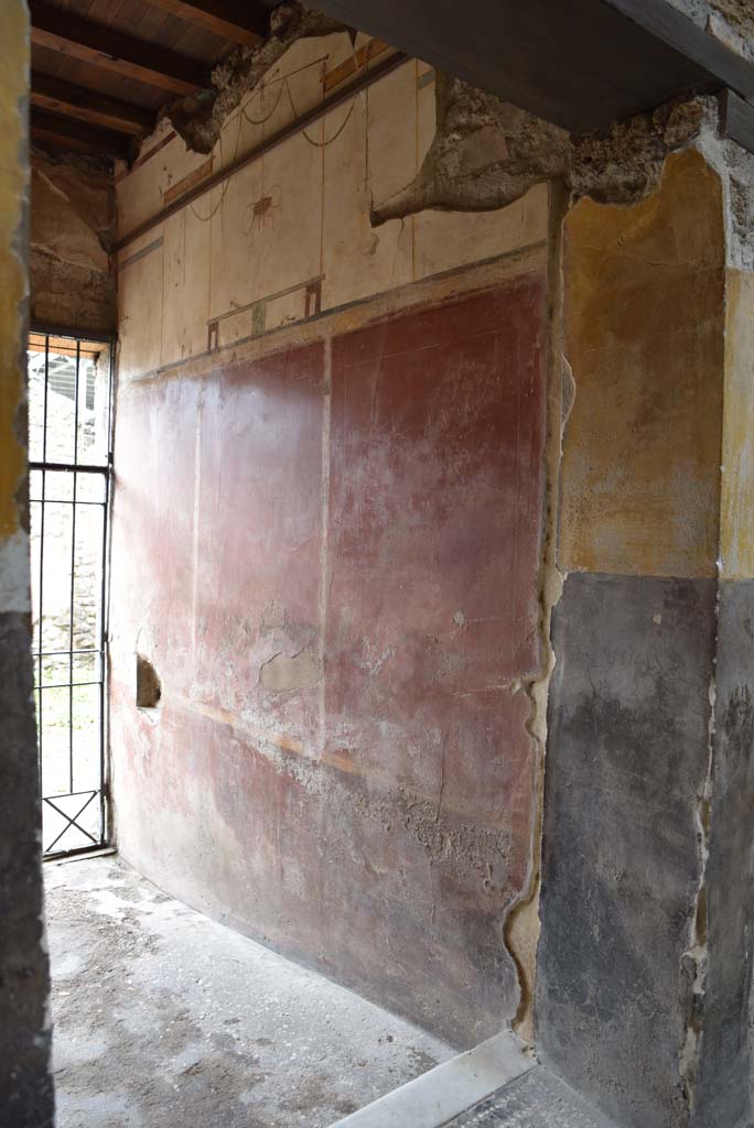 V.4.a Pompeii. March 2019. Looking west along north wall of entrance corridor/fauces.   
Foto Annette Haug, ERC Grant 681269 DÉCOR