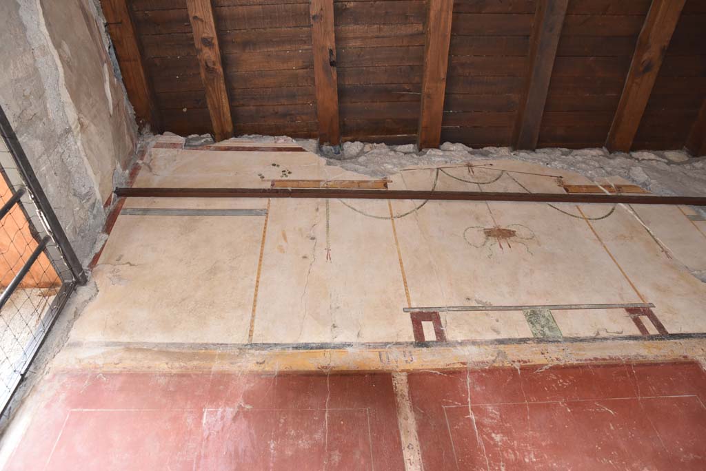 V.4.a Pompeii. March 2018. Upper north wall of entrance corridor/fauces, at west end. 
Foto Annette Haug, ERC Grant 681269 DÉCOR